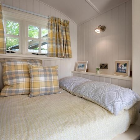 The Heron Shepherds Hut At Lyth Valley Brigsteer Bagian luar foto